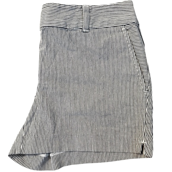 🌹 LOFT Striped Gray and White Women's Shorts - Picture 1 of 6